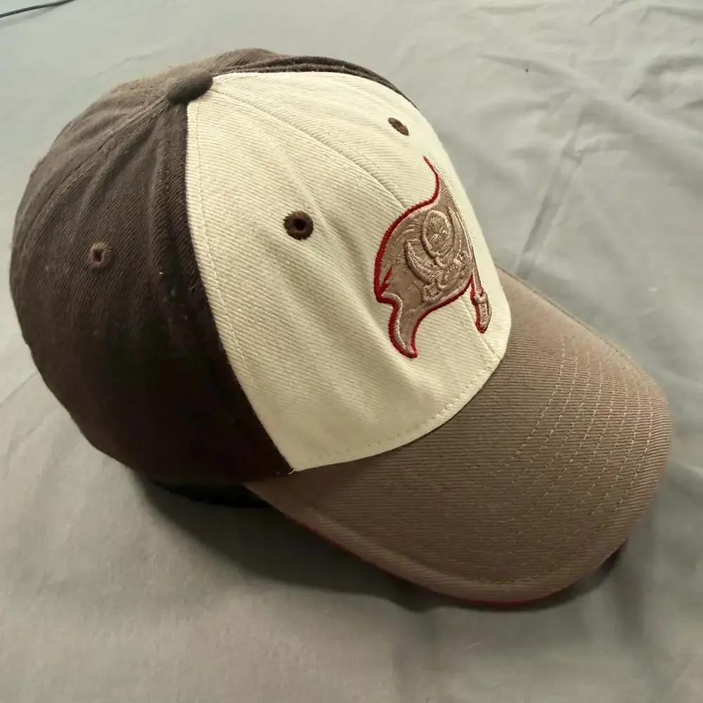 Vintage Reebok Tampa Bay Buccaneers NFL Flex Fit Hat Brown Cream